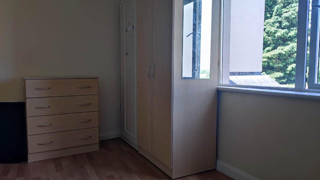 Budget-Friendly Self-Serve Lodging Galway Exterior photo
